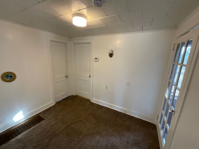 Photo - 2 Bedroom, 1 Bathroom Country Home