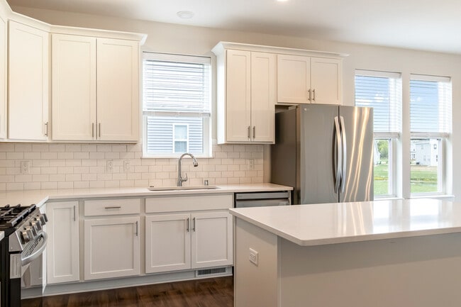 Photo - W218N16066 Tiger Lily Dr