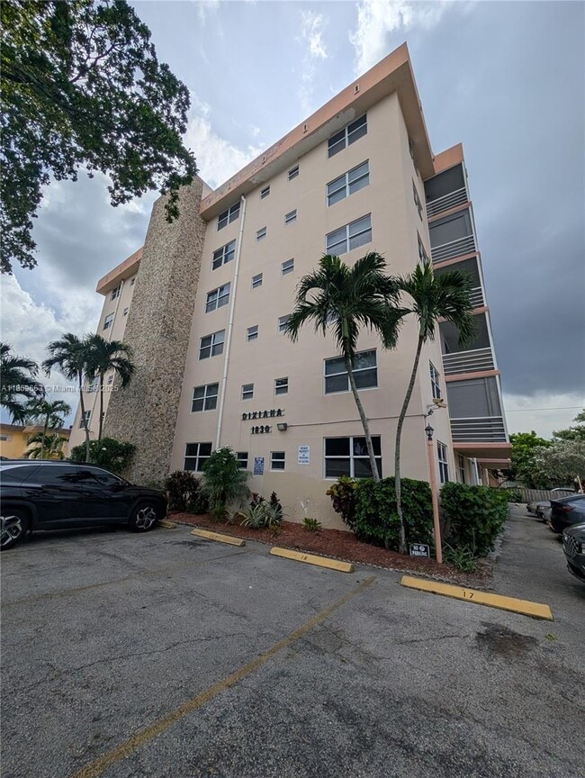 Building Photo - 1830 Dixieana St Unit 602 Rental