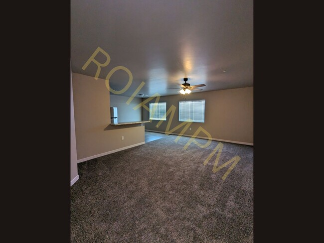 Photo - 1215 S Eisenhower St