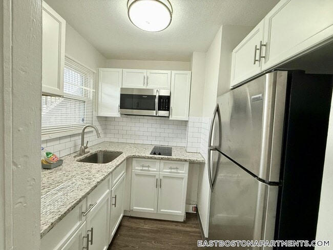 Photo - 298 Meridian St Unit 2