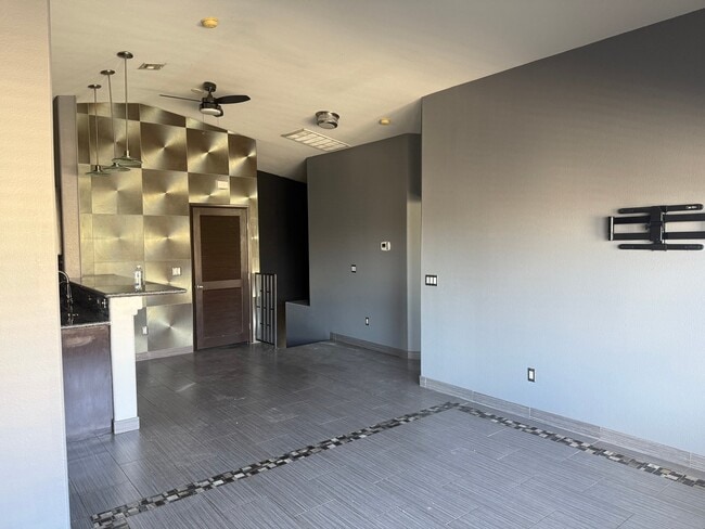 Building Photo - 9339 Square Dance Pl