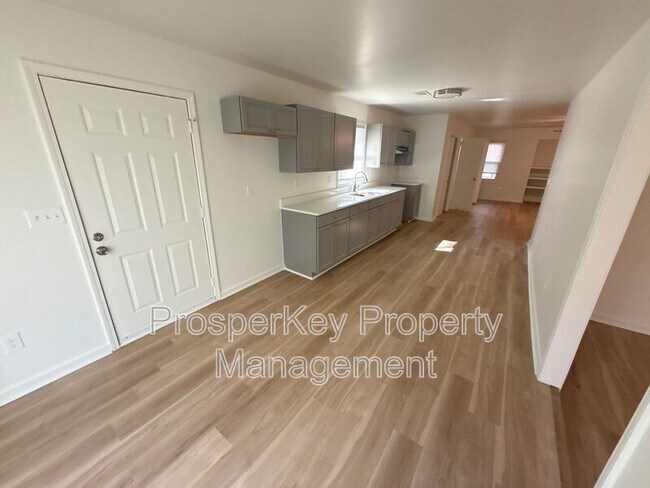 Photo - 1413 John Smith Ave