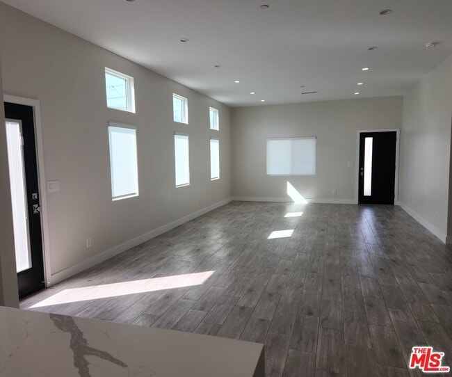 Photo - 422 Almond Ave