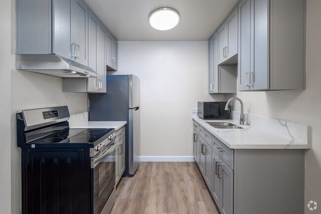 1BR, 1BA - 600SF - Kitchen
