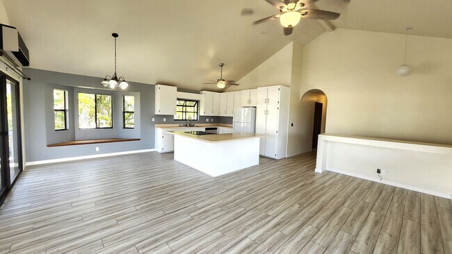 Photo - White, June K. (Waikoloa) Unidad 1