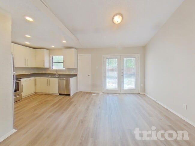 Photo - 837 Globe Ave