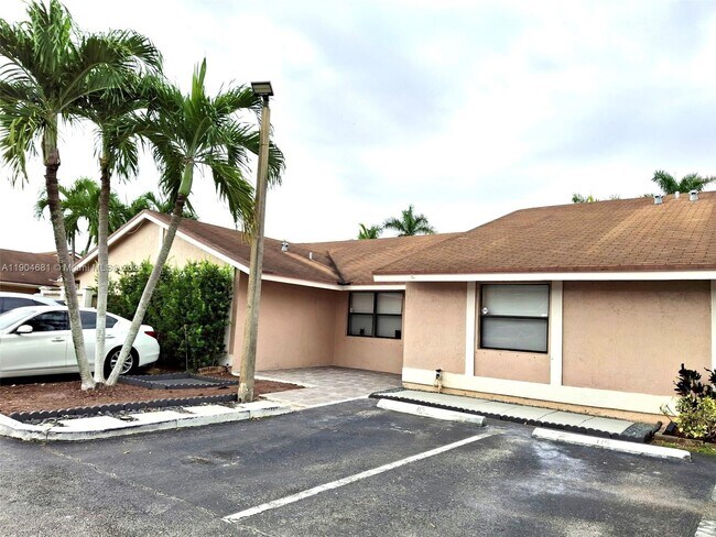 Building Photo - 7680 SW 156th Ct Unit B115