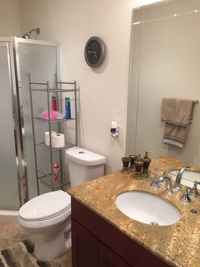 Photo - 16868 Ridge Cliff Dr Unidad # A