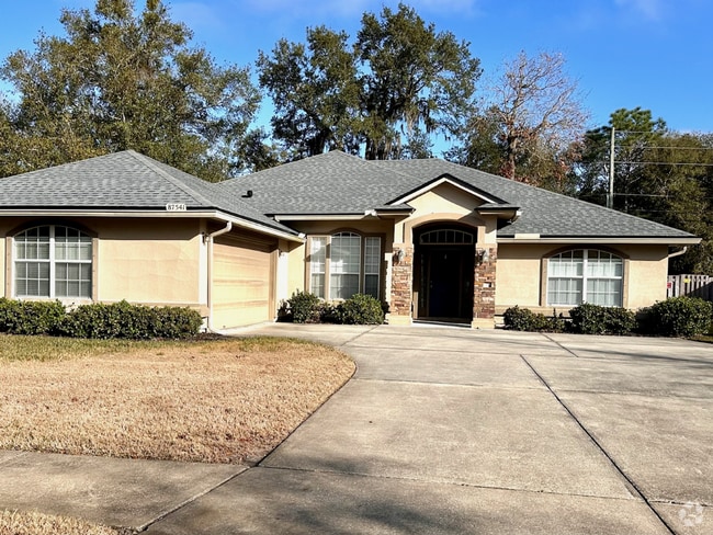 Building Photo - Large 3BD/2BA |Quiet Setting | Fenced Yard Rental