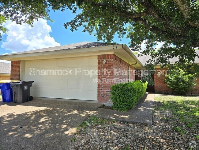 Building Photo - 712 Old Lorena Rd Rental