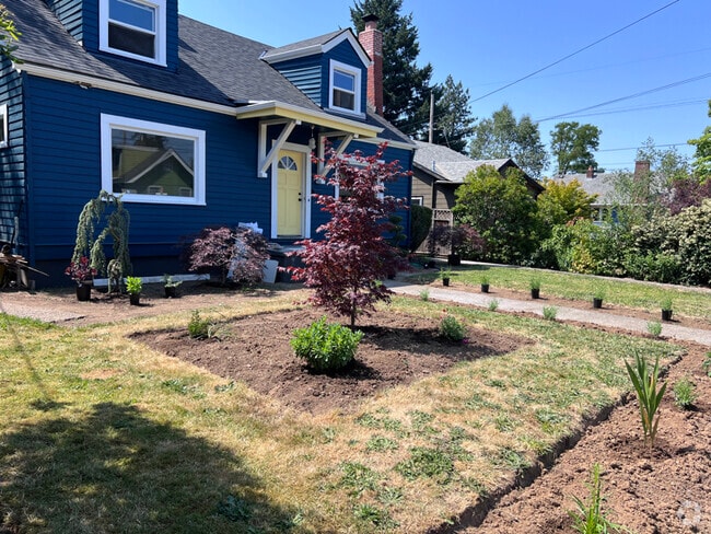 Building Photo - 315 NE 66th Ave Rental