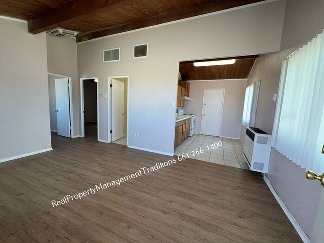 Photo - Charming 2 + 1 Duplex in Rosamond