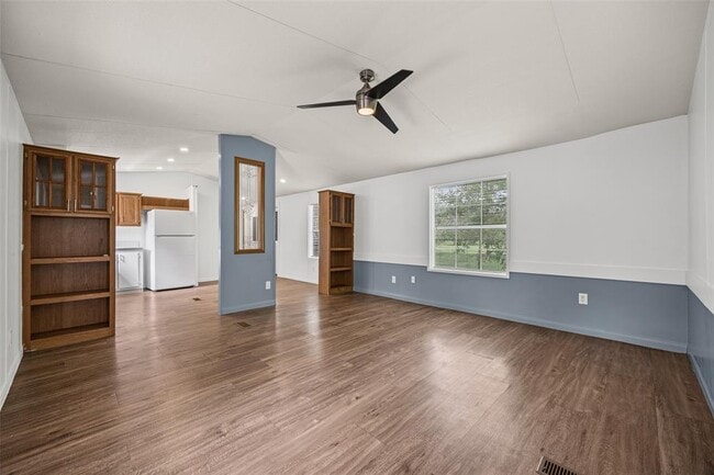 Photo - 184 Oak Forest Ct