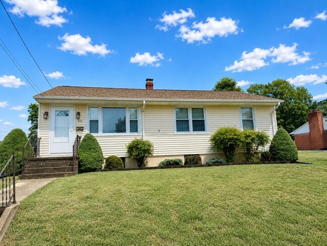 Photo - 321 Sharon Ln