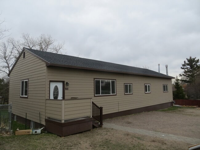 Photo - 923 4th St SW Unit 923