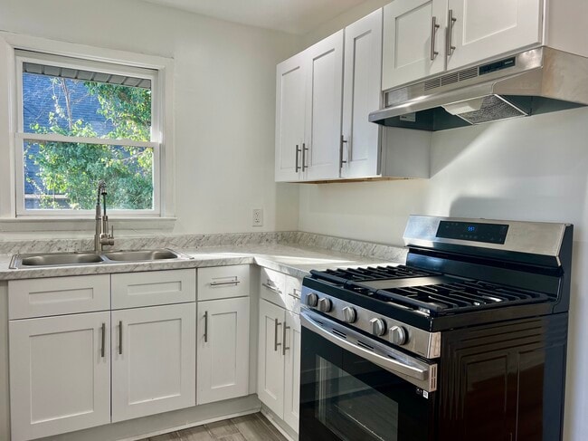 Photo - 1165 Eggleston St SW