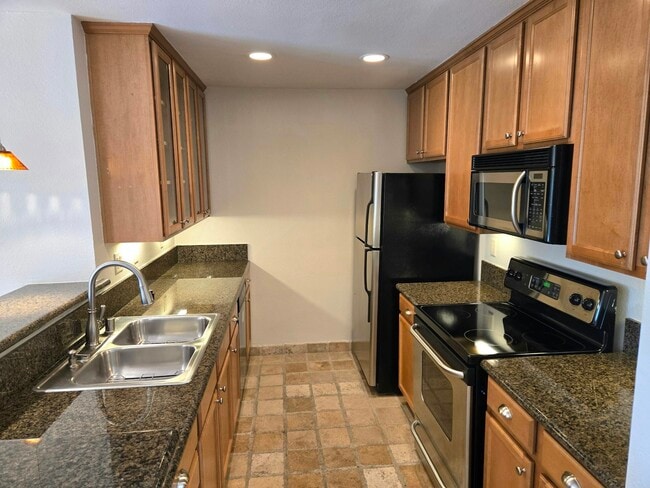 Building Photo - 7130 Shoreline Dr Unit 1108