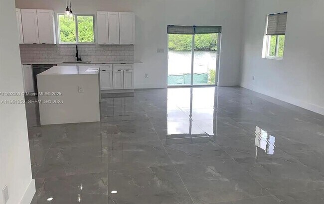 Photo - 655 NW 24th Ave