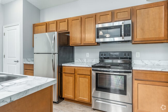 2BR, 2BA - 957SF - Kitchen