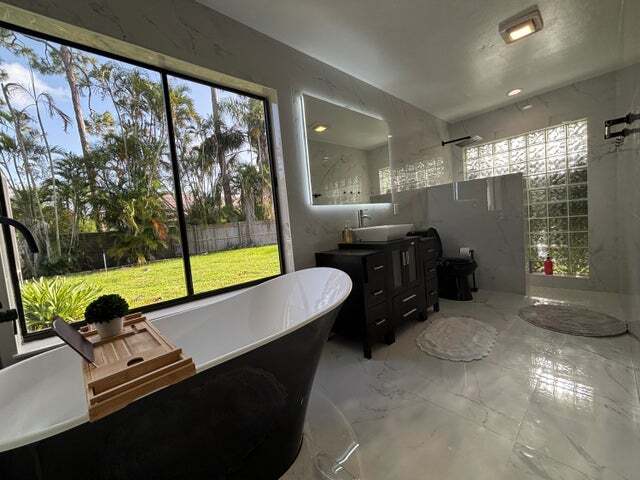 Photo - 325 Knotty Wood Ln