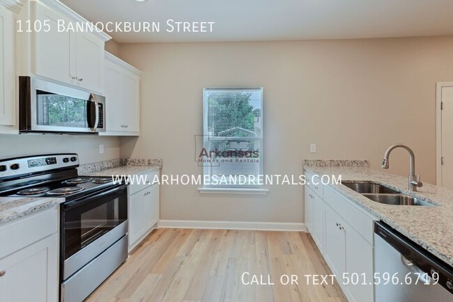 Photo - 1105 Bannockburn St