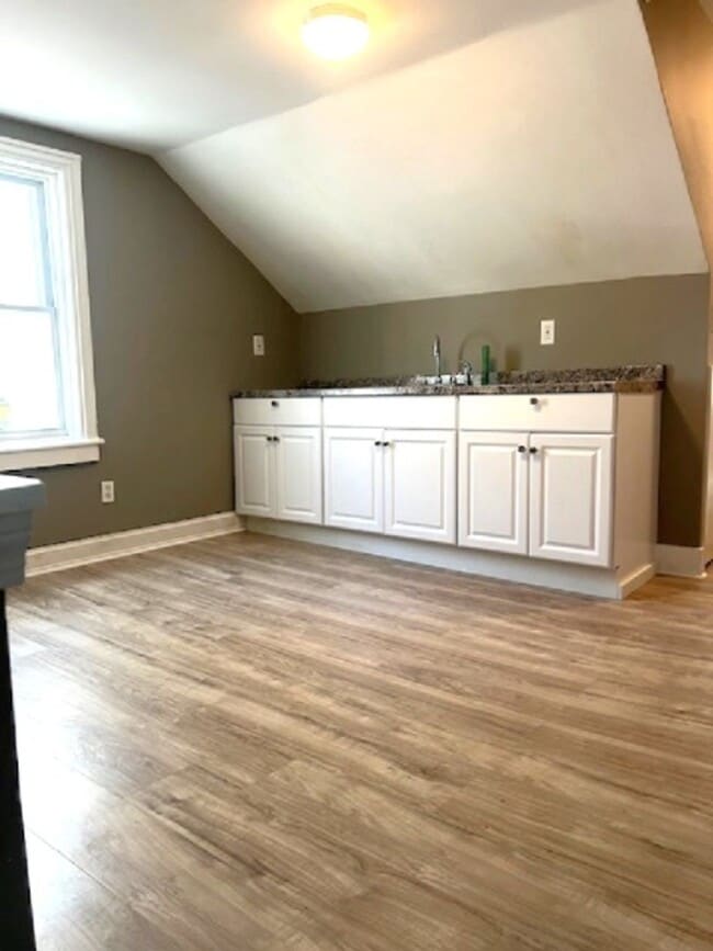 Photo - 718-720 Charles Street Unidad #2