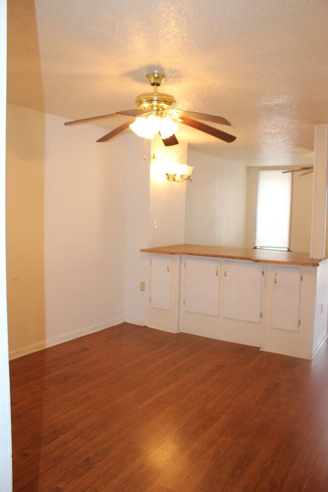 Photo - 3 Bedroom Rowhome in North York