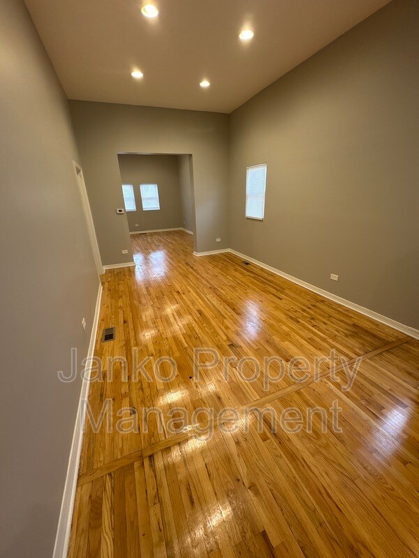 Photo - 5906 S La Salle St Unit 1