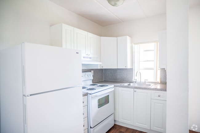 Sunset Club Apartments