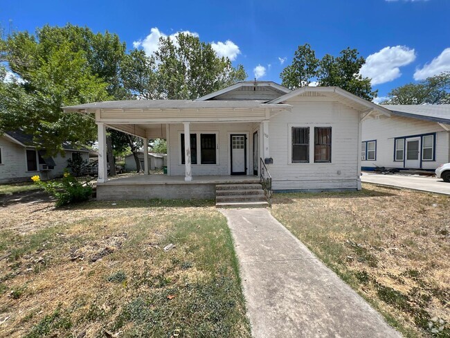 Building Photo - 3/1 Home Available for Immediate Move In!
