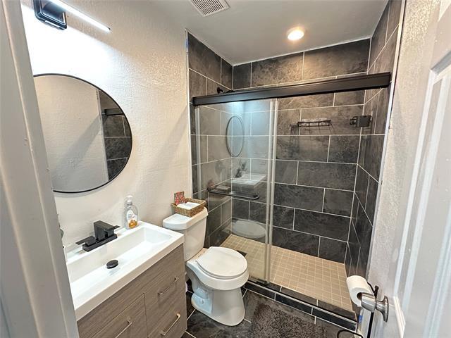 Photo - 809 W Broadus St