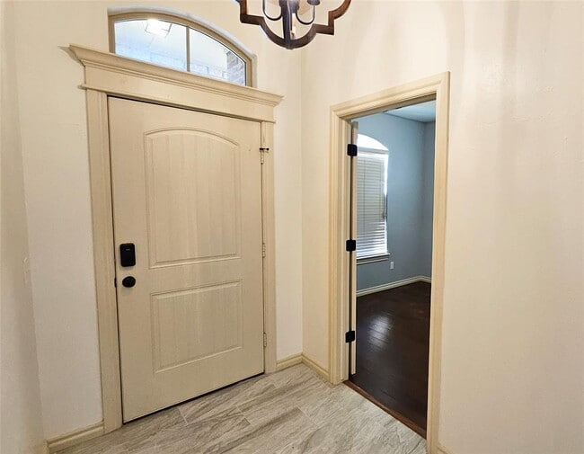 Photo - 1801 Savannah Ln