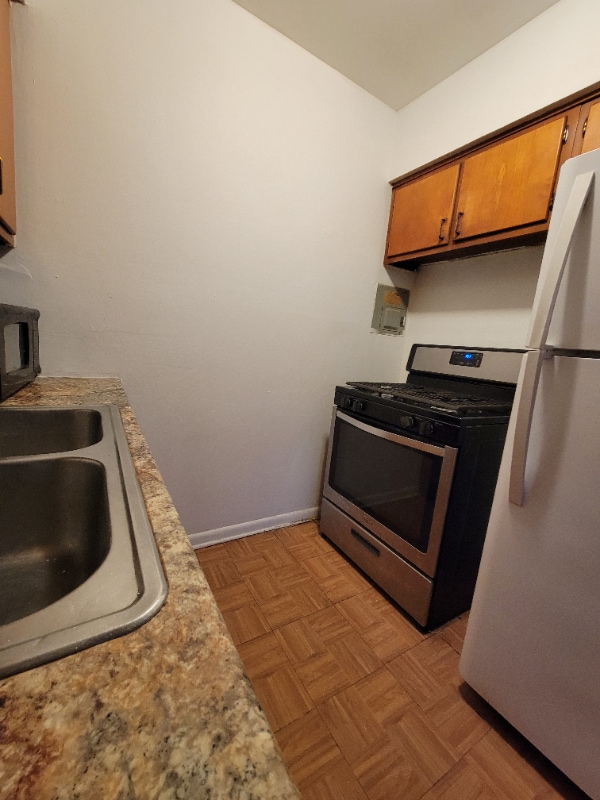 Photo - 486-486 Buffalo Ave