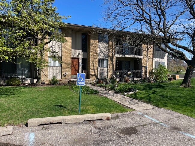 Photo - Courtview Garden Apartments