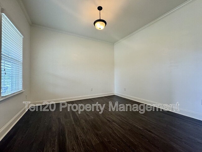 5037 Lexington Ln