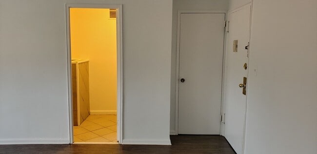 Photo - NEWLY RENOVATED STUDIO APARTMENT
