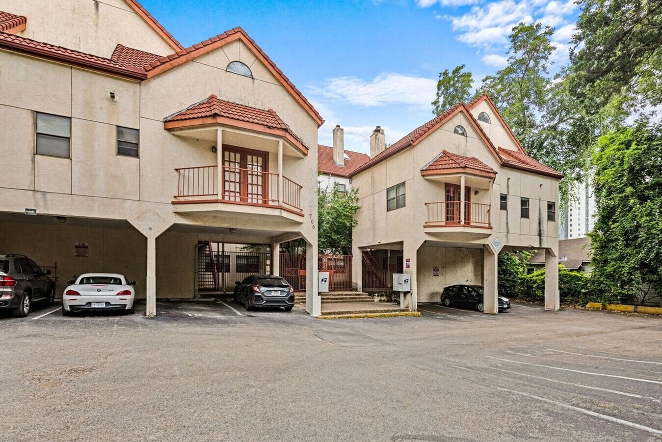 Photo - 1/1 Apartment Walking Distance to UT Unit 302