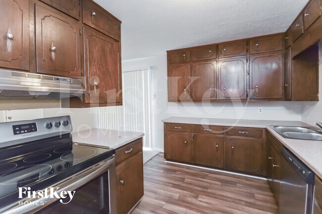 Photo - 2281 Briarwood Cir SW