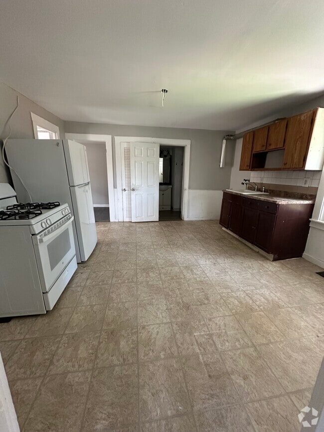 Building Photo - 20 Pleasant St Unit A Rental