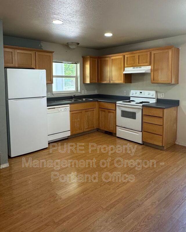 Building Photo - 5628 N Harvard