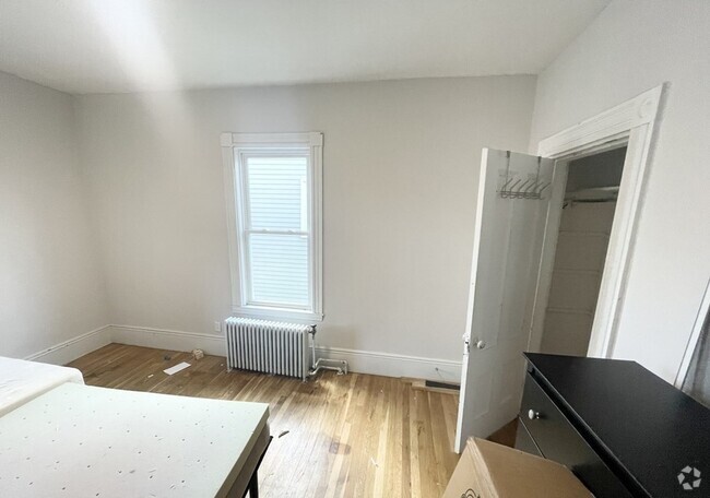 Building Photo - 158 Boston St Unit uni3 4-bed 1-bath Rental