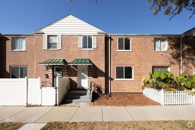 Building Photo - 4844 N Harding Ave Rental