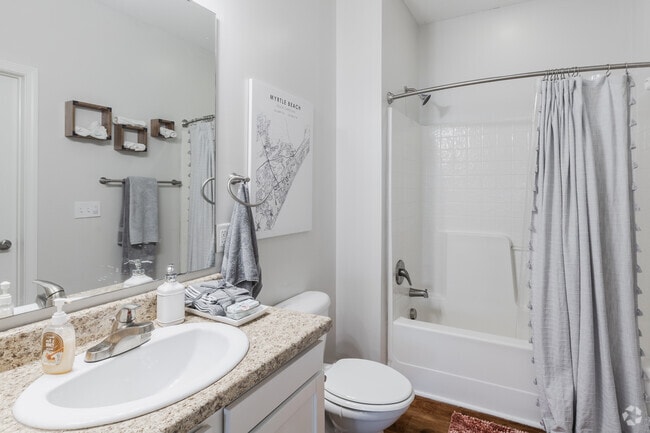 1BR, 1BA - 708SF - Primary Bathroom
