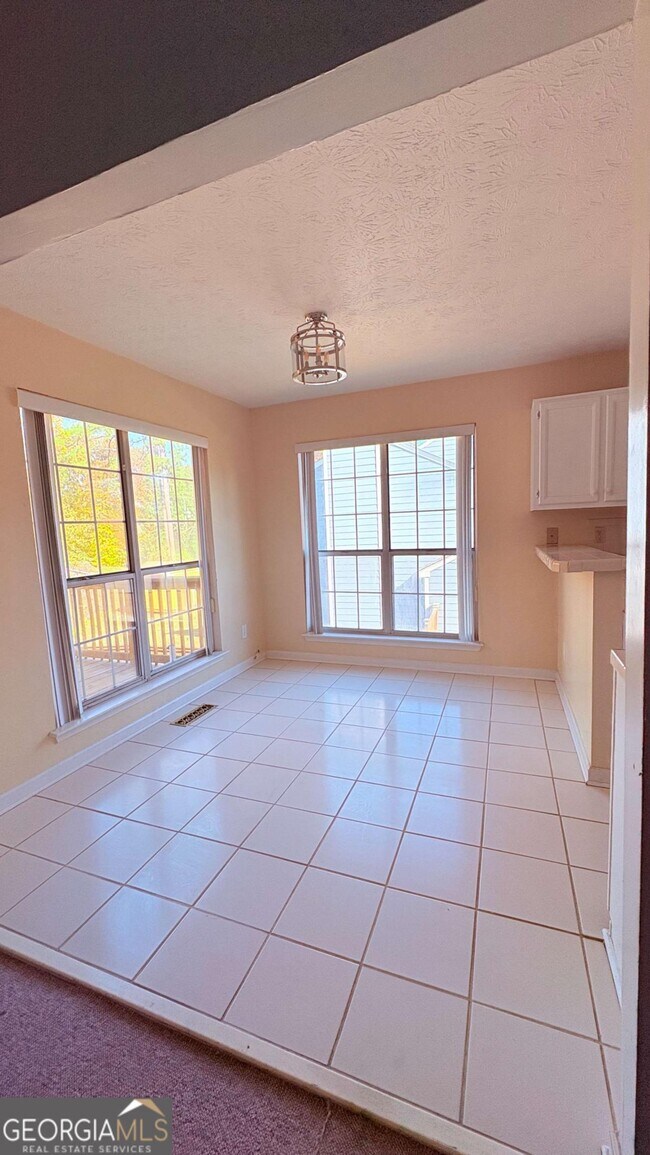 Photo - 221 Heathrow Dr