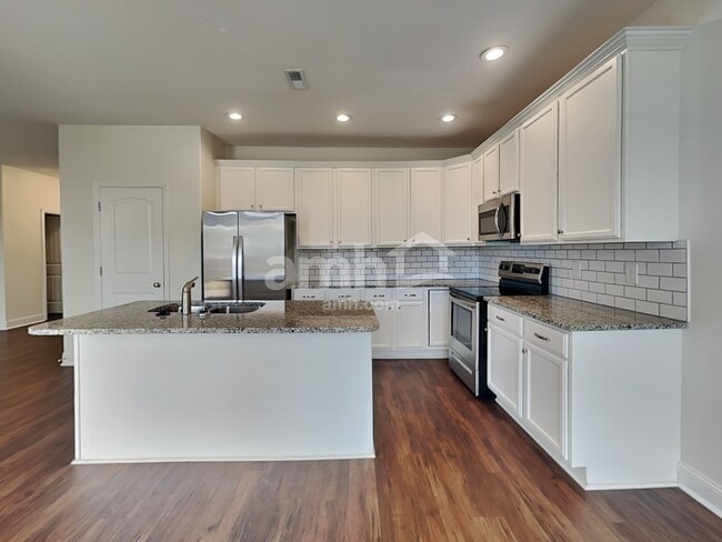 Photo - 574 Chantry Ln