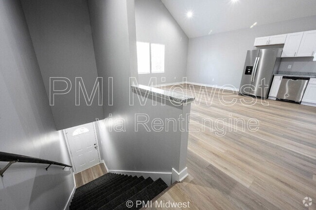 Building Photo - 1845 Montcalm St Rental