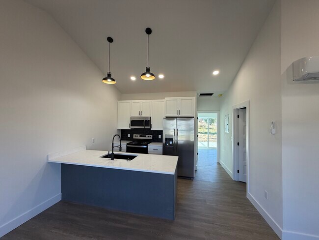 800 E Engineer St Unit 4