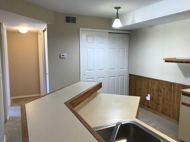 Photo - Spacious 1 bedroom apartment for rent at t... Unit 3027