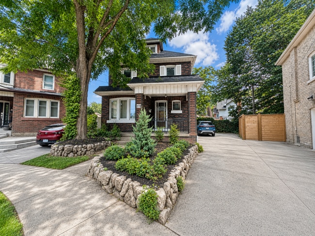 Building Photo - 272 Stinson Crescent
